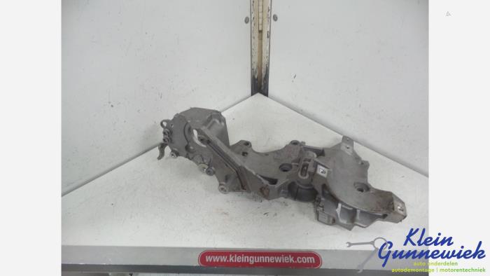 Usagé Support dynamo bas Volkswagen Passat Prix € 25,00 Règlement à la marge proposé par Klein Gunnewiek Autodemontage & Motorentechniek