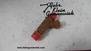 Used Injector (petrol injection) Volkswagen Phaeton Price € 40,00 Margin scheme offered by Gebr.Klein Gunnewiek Ho.BV