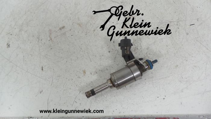 Injector (petrol injection) from a Opel Astra 2013