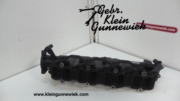 Intake manifold from a Audi A8 2005