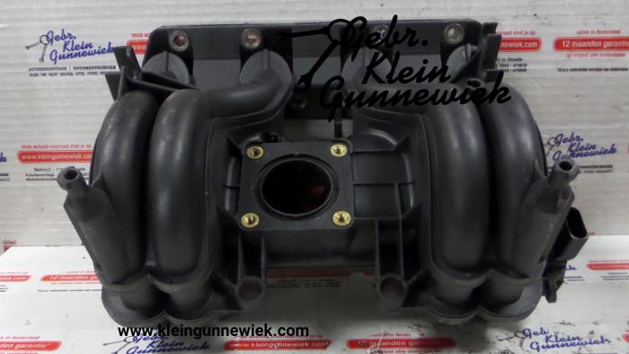 Intake manifold from a Volkswagen Polo 2000