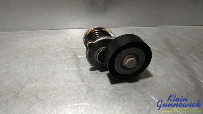 Usados Rodillo tensor correa múltiple Volkswagen Passat Precio € 40,00 Norma de margen ofrecido por Klein Gunnewiek Autodemontage & Motorentechniek