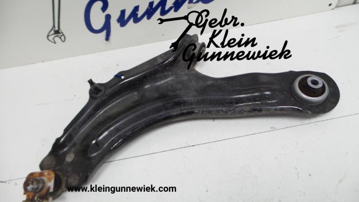 Front lower wishbone, left from a Renault Kangoo 2017