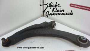 Used Front lower wishbone, left Renault Clio Price € 40,00 Margin scheme offered by Gebr.Klein Gunnewiek Ho.BV