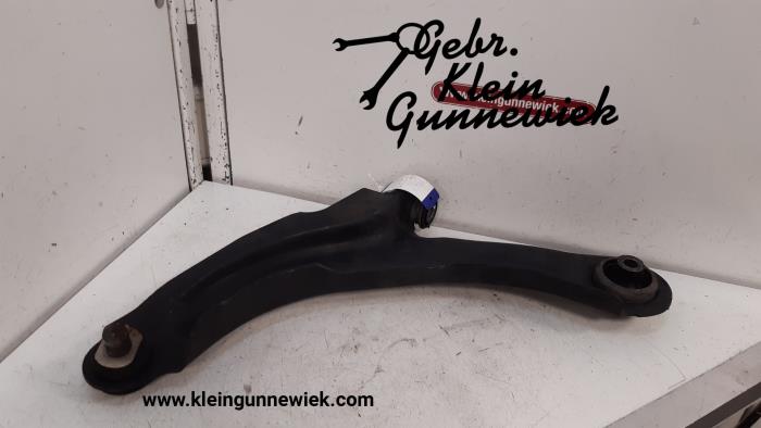 Front lower wishbone, left from a Renault Clio 2014