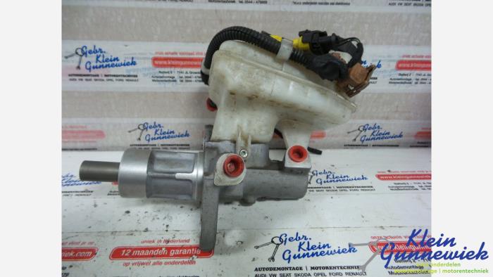 Used Master cylinder Opel Astra Price € 40,00 Margin scheme offered by Klein Gunnewiek Autodemontage & Motorentechniek