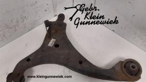 Used Front lower wishbone, left Kia Cee'D Price € 30,00 Margin scheme offered by Gebr.Klein Gunnewiek Ho.BV