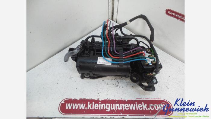 Begagnade Luftpump (fjädring) Volkswagen Phaeton Pris € 284,00 Marginaltabell erbjuds av Klein Gunnewiek Autodemontage & Motorentechniek
