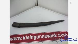 Usagé Bras essuie-glace arrière Opel Corsa Prix € 15,00 Règlement à la marge proposé par Klein Gunnewiek Autodemontage & Motorentechniek