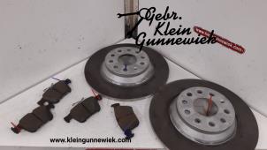 Używane Tarcza + klocek hamulcowy tyl Volkswagen Tiguan Cena € 75,00 Procedura marży oferowane przez Gebr.Klein Gunnewiek Ho.BV