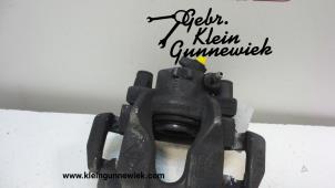 Used Front brake calliper, left Renault Clio Price € 75,00 Margin scheme offered by Gebr.Klein Gunnewiek Ho.BV