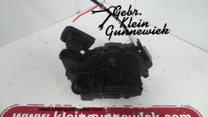 Usagé Serrure portière mécanique 4portes avant droite Volkswagen Polo Prix € 45,00 Règlement à la marge proposé par Gebr.Klein Gunnewiek Ho.BV