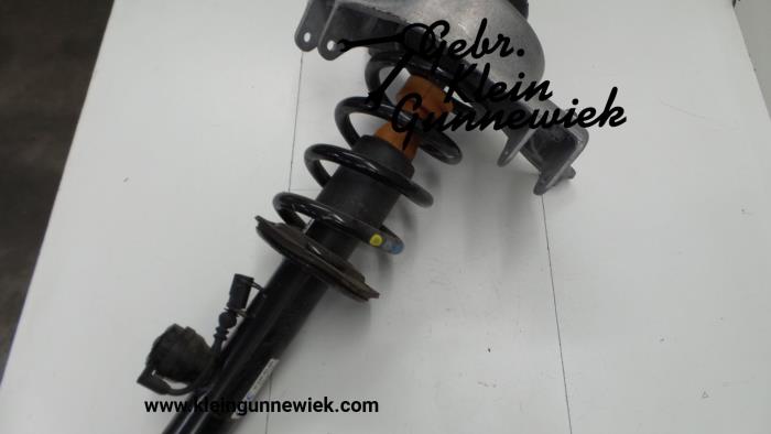 Front shock absorber rod, left from a Audi Q5 2015