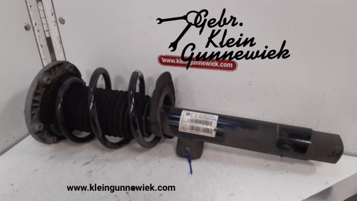 Front shock absorber rod, left from a BMW 1-Serie 2017