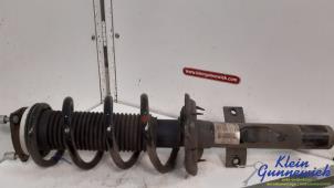 Begagnade Stötdämparstång, vänster fram Ford Transit Custom Pris € 125,00 Marginaltabell erbjuds av Klein Gunnewiek Autodemontage & Motorentechniek