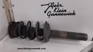 Gebrauchte Stoßdämpferstrebe links vorne Skoda Superb Preis € 75,00 Margenregelung angeboten von Gebr.Klein Gunnewiek Ho.BV