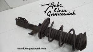 Used Front shock absorber rod, right Renault Clio Price € 45,00 Margin scheme offered by Gebr.Klein Gunnewiek Ho.BV