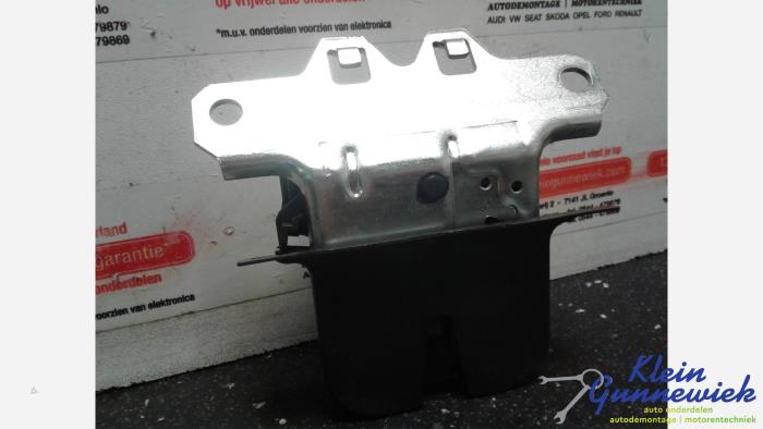Tailgate lock