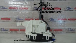 Używane Mechanizm blokady drzwi lewych wersja 2-drzwiowa Volkswagen Crafter Cena € 40,00 Procedura marży oferowane przez Gebr.Klein Gunnewiek Ho.BV
