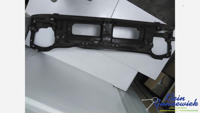Begagnade Front Opel Vivaro Pris € 53,00 Marginaltabell erbjuds av Klein Gunnewiek Autodemontage & Motorentechniek