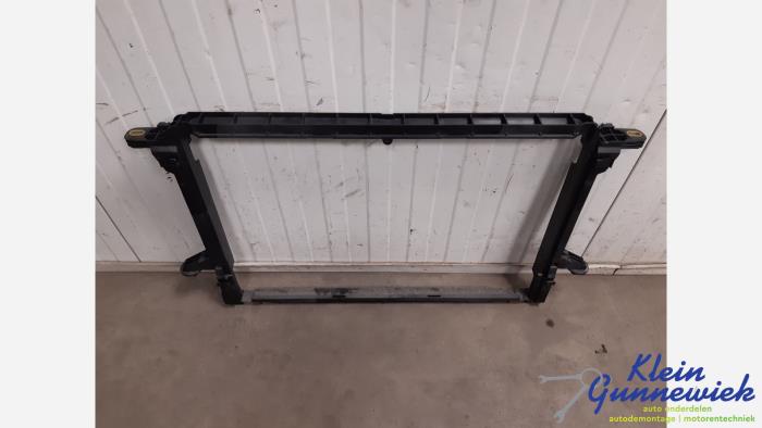 Begagnade Front Audi E-Tron Pris € 30,00 Marginaltabell erbjuds av Klein Gunnewiek Autodemontage & Motorentechniek