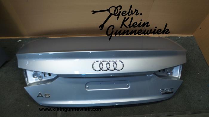 Cubierta de maletero de un Audi A5 2018