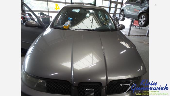 Używane Maska Seat Leon Cena € 38,00 Procedura marży oferowane przez Klein Gunnewiek Autodemontage & Motorentechniek