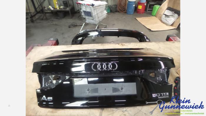 Używane Tylna klapa Audi A8 Cena € 210,00 Procedura marży oferowane przez Klein Gunnewiek Autodemontage & Motorentechniek