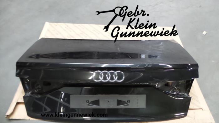 Pokrywa bagaznika z Audi A8 2018