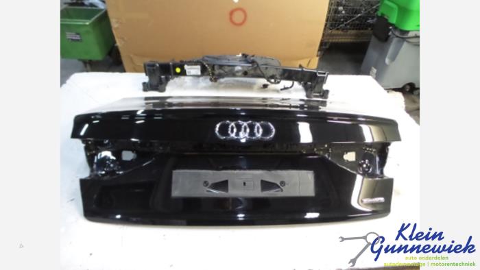 Używane Tylna klapa Audi A8 Cena € 235,00 Procedura marży oferowane przez Klein Gunnewiek Autodemontage & Motorentechniek