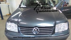 Używane Maska Volkswagen Bora Cena € 55,00 Procedura marży oferowane przez Klein Gunnewiek Autodemontage & Motorentechniek