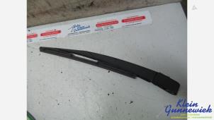 Usagé Bras essuie-glace arrière Opel Corsa Prix € 15,00 Règlement à la marge proposé par Klein Gunnewiek Autodemontage & Motorentechniek