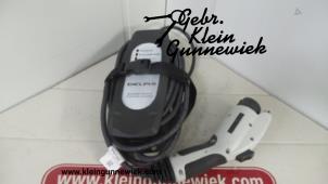Usagé Câble de recharge électrique Volkswagen Golf Prix € 95,00 Règlement à la marge proposé par Gebr.Klein Gunnewiek Ho.BV