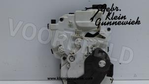 Used Tailgate lock mechanism Mercedes Vito Price € 90,00 Margin scheme offered by Gebr.Klein Gunnewiek Ho.BV