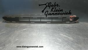 Used Bumper grille Renault Clio Price € 20,00 Margin scheme offered by Gebr.Klein Gunnewiek Ho.BV