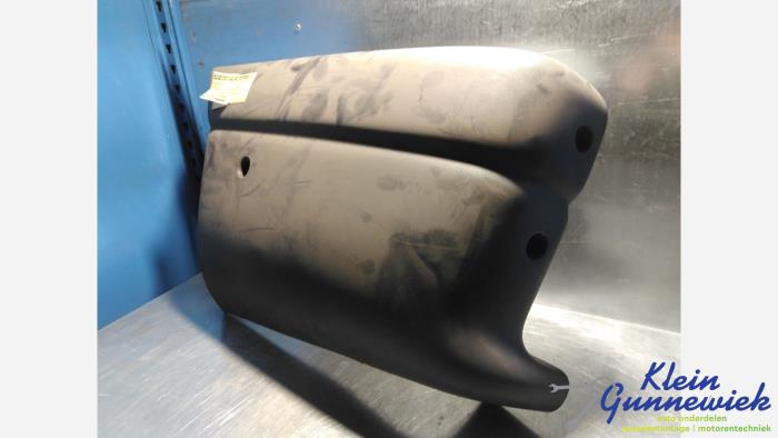 Rear bumper corner trim