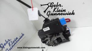 Usagé Serrure avant droite Volkswagen Touran Prix € 35,00 Règlement à la marge proposé par Gebr.Klein Gunnewiek Ho.BV