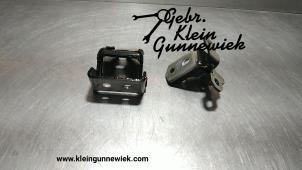 Used Front door hinge, right Renault Twingo Price € 30,00 Margin scheme offered by Gebr.Klein Gunnewiek Ho.BV