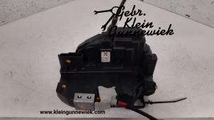 Used Rear door lock mechanism 4-door, left Renault Kadjar Price € 45,00 Margin scheme offered by Gebr.Klein Gunnewiek Ho.BV