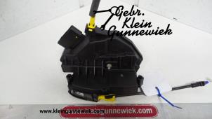 Używane Mechanizm blokady drzwi lewych tylnych wersja 4-drzwiowa Ford Kuga Cena € 50,00 Procedura marży oferowane przez Gebr.Klein Gunnewiek Ho.BV