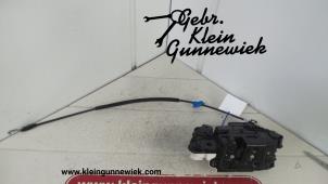 Usagé Serrure portière mécanique 2portes gauche Volkswagen Scirocco Prix € 45,00 Règlement à la marge proposé par Gebr.Klein Gunnewiek Ho.BV