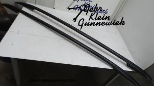 Używane Reling dachowy lewy Volkswagen Golf Cena € 145,00 Procedura marży oferowane przez Gebr.Klein Gunnewiek Ho.BV