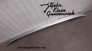 Używane Reling dachowy lewy Volkswagen Touareg Cena € 200,00 Procedura marży oferowane przez Gebr.Klein Gunnewiek Ho.BV