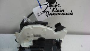 Gebrauchte Türschlossmechanik 4-türig links hinten Volkswagen Tiguan Preis € 40,00 Margenregelung angeboten von Gebr.Klein Gunnewiek Ho.BV