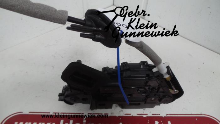 Türschlossmechanik 4-türig links vorne van een Volkswagen T-Roc 2018