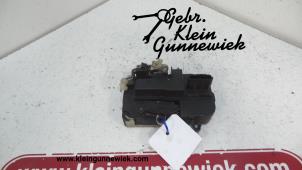 Gebrauchte Türschlossmechanik 2-türig links Peugeot Partner Preis € 30,00 Margenregelung angeboten von Gebr.Klein Gunnewiek Ho.BV