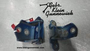 Used Front door hinge, right Renault Twingo Price € 30,00 Margin scheme offered by Gebr.Klein Gunnewiek Ho.BV