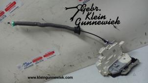 Gebrauchte Türschlossmechanik 4-türig rechts hinten Audi Q3 Preis € 35,00 Margenregelung angeboten von Gebr.Klein Gunnewiek Ho.BV