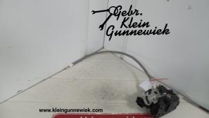 Gebrauchte Türschlossmechanik 4-türig rechts vorne Mercedes Vaneo Preis € 30,00 Margenregelung angeboten von Gebr.Klein Gunnewiek Ho.BV