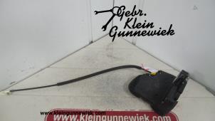 Gebrauchte Türschlossmechanik 4-türig rechts vorne Opel Astra Preis € 40,00 Margenregelung angeboten von Gebr.Klein Gunnewiek Ho.BV